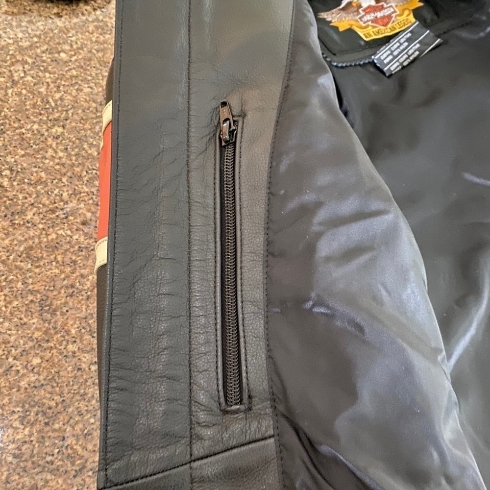 Harley Davidson Women’s Leather Jacket Small EUC - Picture 8 of 8